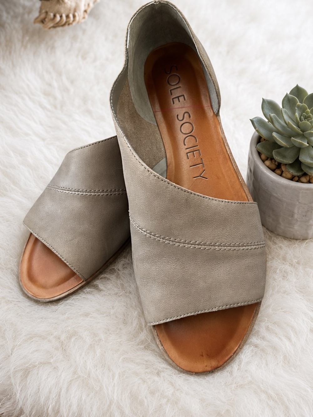 Sole Society Taupe Gray Open-Toe Slip-On Leather Colvan Flats Soft Sandals Sz 9